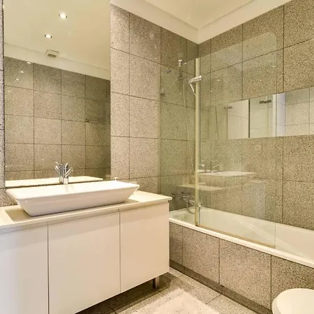 Amazing 2 Bedroom Apartment In Historical Baixa Appartement