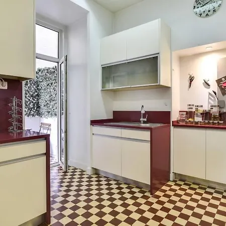 Amazing 2 Bedroom Apartment In Historical Baixa Lisboa