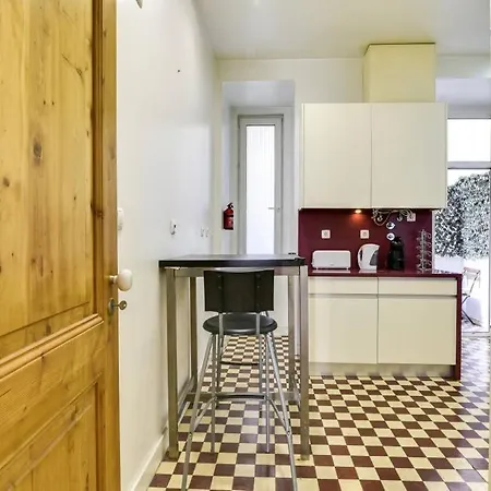 Amazing 2 Bedroom Apartment In Historical Baixa Lisboa
