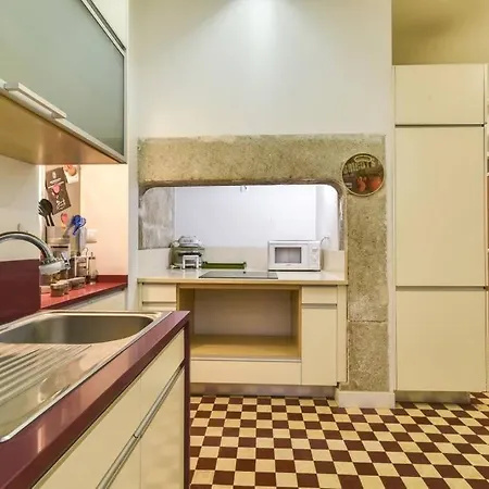 Amazing 2 Bedroom Apartment In Historical Baixa